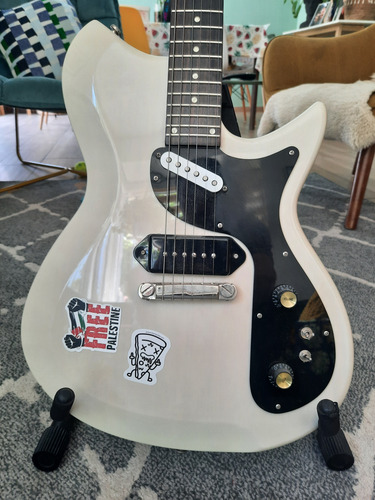 Vendo Guitarra Rivolta Combinata Mas Softcase Original (Usado)
