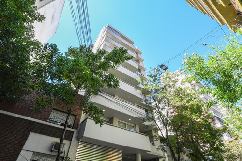 Departamento De 3 Dormitorios En Venta - Nuevo Con Cochera Y Patio - Centro