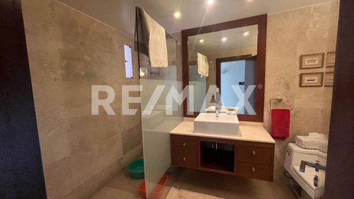 Casa En Venta A 3 Cuadras De Av. De Las Palmas Con Terraza Y Seguridad