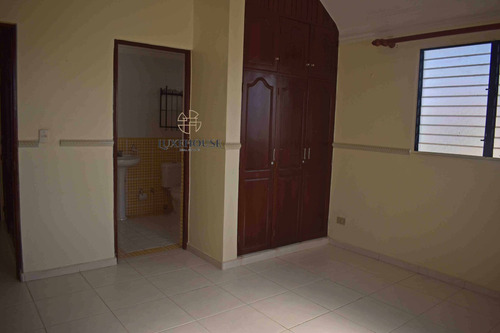Imagen 13 de 16 de Amplio Pent-house De 250 Mtrs Con Jacuzzi. Revestido En Caoba En Sala, Estar, Comedor Y Habitación Principal. Con Excelente Ubicación Cerca De Supermercados, Ferreterías, En La Moraleja (eaa-003)