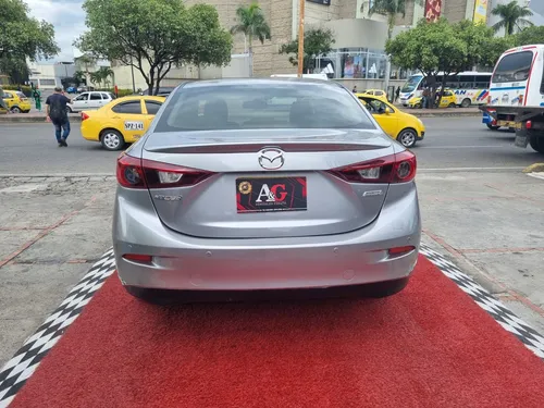 Mazda 3 TOURING 2.0 MT