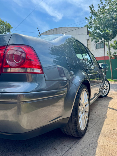 Volkswagen Bora 1.8 Highline T 180cv Cuero