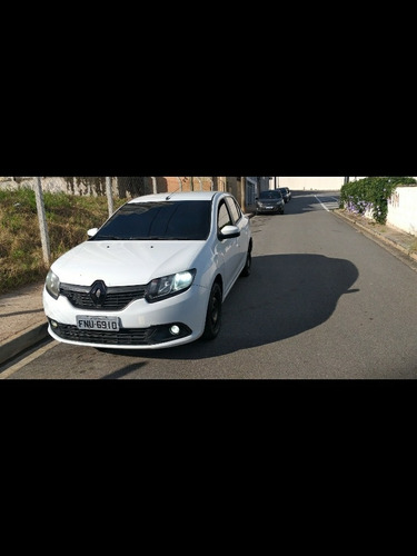 Imagem 1 de 10 de Renault Logan 2015 1.0 16v Expression Hi-flex 4p