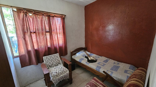 Ml Propiedades Vende, Casa + Taller-galpón En Padrón Único, 3-4 Dormitorios, Próximo A Ruta Interbalnearia Sur Y Avenida Pérez Butler.