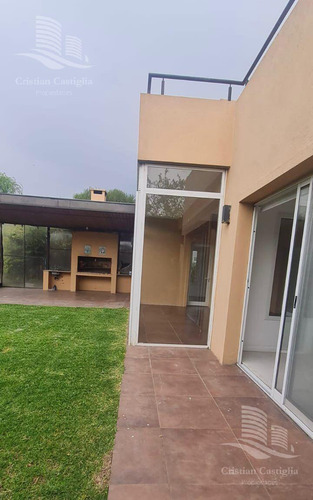 Casa En Venta San Isidro Labrador - 5 Ambientes Con Dependencia De Servicio