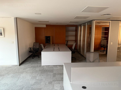 Edificio En Alquiler O Venta De 1300 M2 En Lomas De San Isidro