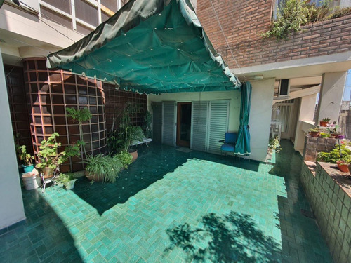 Venta, Departamento 4 Dormitorios Con Quincho Privado.
