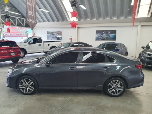 Imagen 4 de 15 de Kia Forte Gt Line 2020