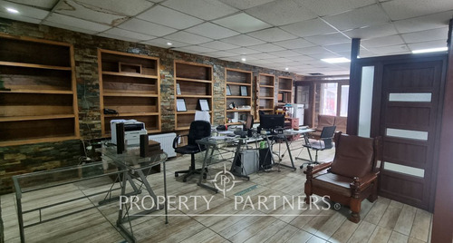 Amplios Locales Comerciales Con Taller Y Oficinas ...