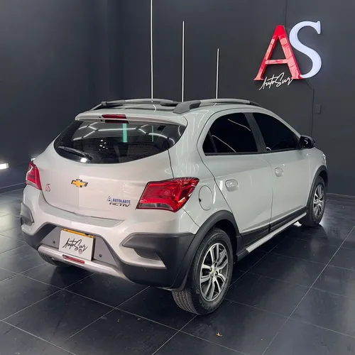 Chevrolet Onix 1.4 Active Hatchback 2018