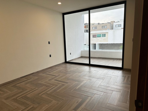 Excelenta Casa En Lomas, Calidad Y Ubicacion Excelente. Oportunidad