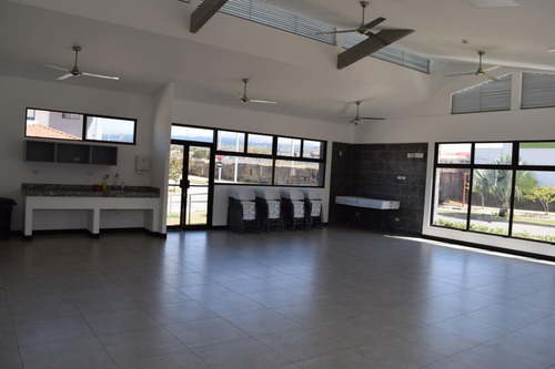 Alquilo Casa En Condominio Avenir, Santo Domingo Heredia, Cuenta Con Piscina, Gimnasio, Salón Fiestas, Co-working, Infantiles, Zonas Verdes