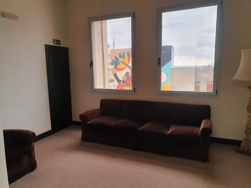Imagen 18 de 26 de Sarandi Entre Juncal Y B Mitre, Gran Oficina De 300m2 Totalmente Reciclada!!