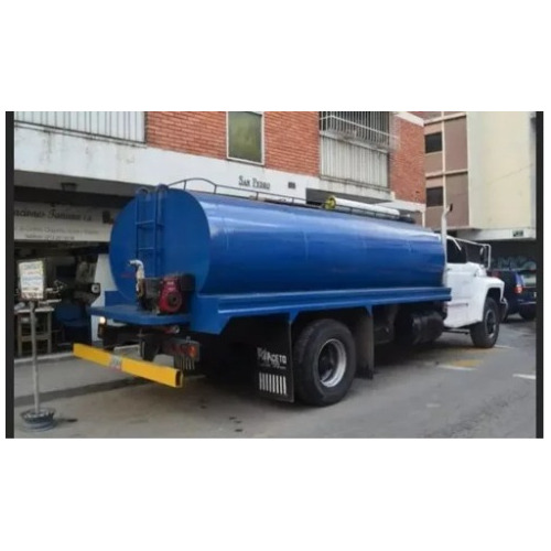 Transporte De Agua En Camión Cisterna