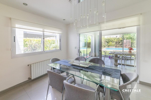 Imagen 12 de 30 de Excelente Casa 2 Plantas, 4 Dormitorios En Venta, Piscina, Parque - Cadaques (funes Hills)