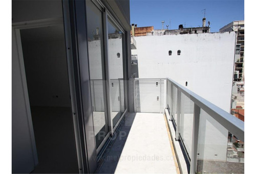 Alquiler 2 Amb, Dormitorio En Suite, Toilette Y Balcón.