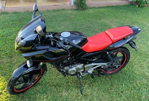 Bajaj Rousser 220