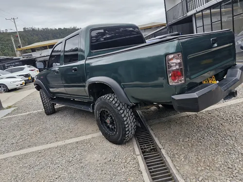 Toyota Hilux 2.4l 117 hp 4x4