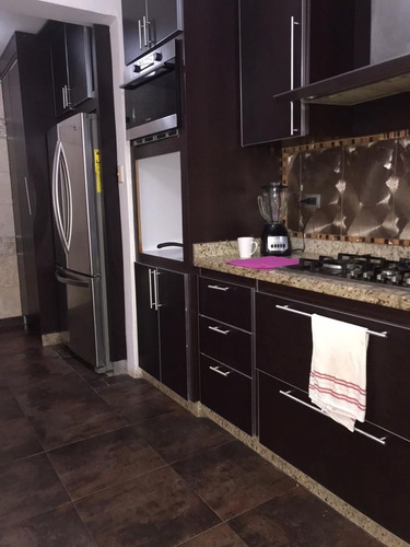 Imagen 6 de 17 de Townhouse En Venta En Lomas Del Este, 3 Niveles Conjunto Exclusivo Con Pozo De Agua, Doble Anillo De Seguridad Hermosas Áreas Sociales