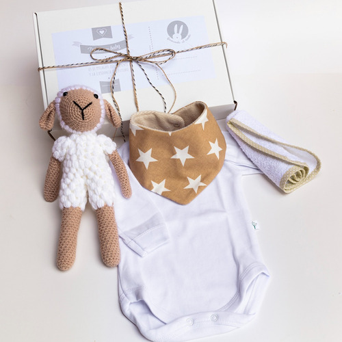Imagen 5 de 7 de Set Ajuar Nacimiento Bebe Amigurumi Oveja Body Toalla Babero