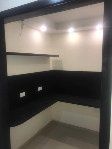Imagen 4 de 14 de Amplio Penthouse En Urb Villa Freitas 04146878567