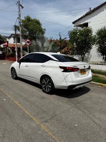 Nissan Versa Versión Exclusive Automático Modelo 2021