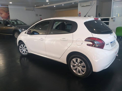 Peugeot 208 Active 1.6 (ch)