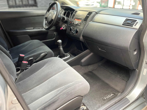 Nissan Tiida 1.8 Visia