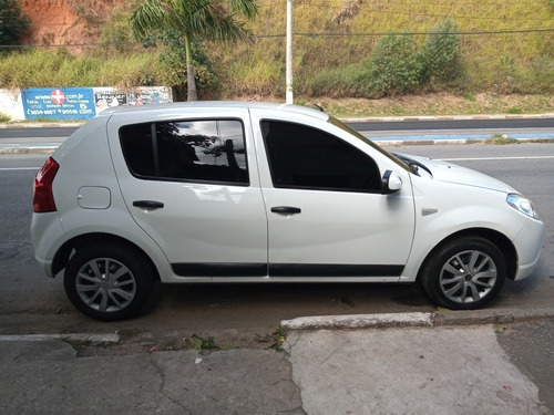 Imagem 10 de 11 de Renault Sandero Expression 1.6 8v Flex 2011