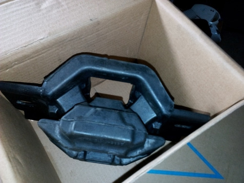 Base Motor Caja Ford Fiesta Izq.