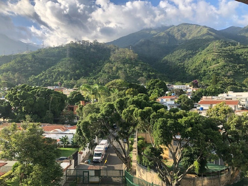 Imagen 23 de 24 de En Venta Espectacular Ph, En La Urb. El Marqués, A Pocos Metros Del Ávila, Con Excelente Vista Desde Todas Las Áreas, Iluminado, Fresco, Clima De Montaña, Espacioso Y Remodelado.
