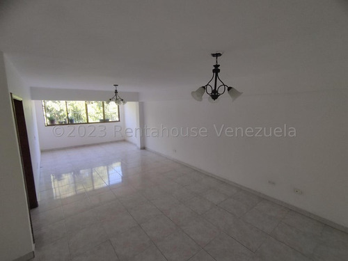  Posee Abundante Agua De Pozo....descubre La Comodidad En Este Espacioso Apartamento De 93 M², Con 2 Habitaciones Y 2 Baños Y 1 Puesto De Estacionamiento. 