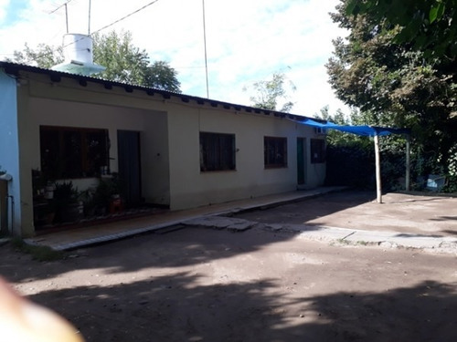 Vendo Casa 4 Dormitorios En Calle El Pino Amplio Terreno