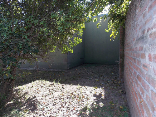 Casa 2 Dormitorios Y Cochera En Barrio Punta Norte
