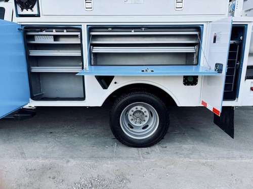 Camion 2011 Ford F550 Grua Canastilla 13 M Insulada 4x4
