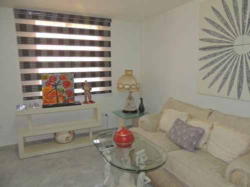 Imagen 2 de 15 de Linda Town House En Llano Alto.