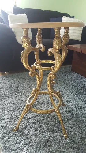 Mesita Antigua Con Patas De Bronce Macizo Y Tapa De Mármol. (Usado)