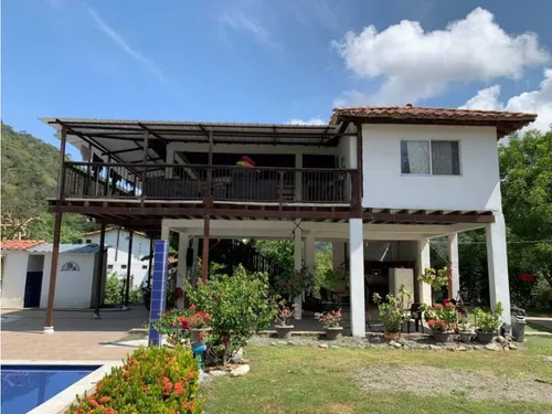 Finca Santa Fe De Antioquia Via A Bolombolo. Se Vende
