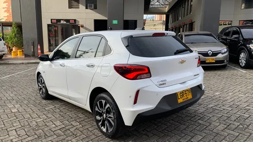 Chevrolet Onix 1.0T Premier Hatch At