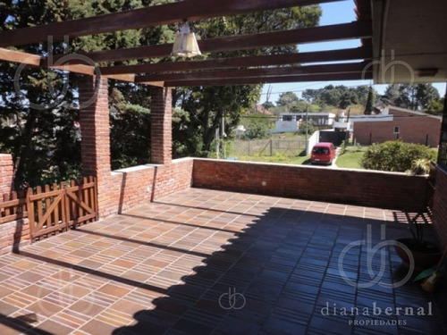 Imagen 26 de 30 de Punta Del Este, Chalet Con Gran Capacidad.- Ref: 655