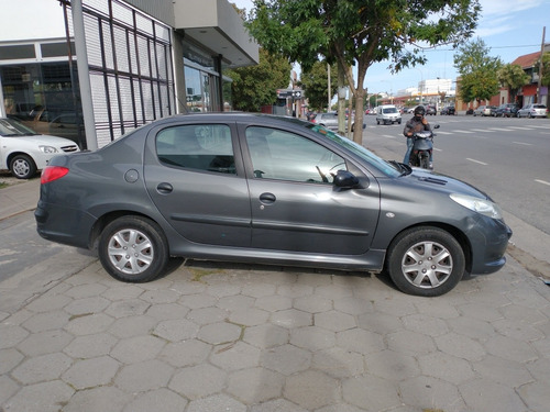 Peugeot 207 1.4 Sedan Xr 2010