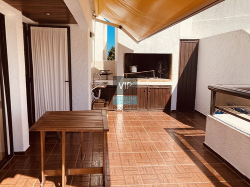 Imagen 2 de 15 de Alquilo Hermoso Departamento En Playa Mansa, A Pasos Del Mar. - Punta Del Este Mansa