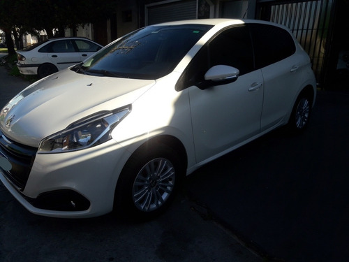 Imagen 6 de 15 de Peugeot 208 2019 1.6 Allure