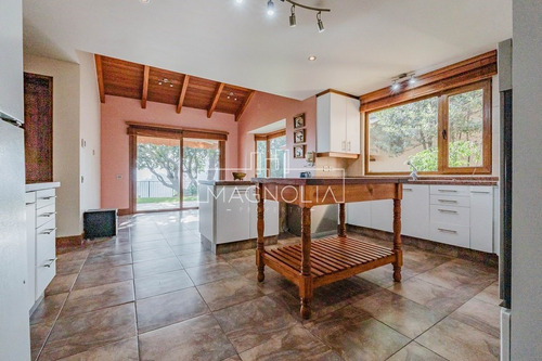 Casa En Arriendo De 5 Dorm. En Lo Barnechea