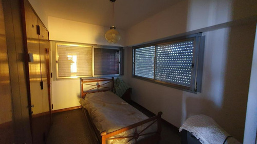 Casa En Venta - 3 Dormitorios 2 Baños - Cochera - 233mts2 - Hurlingham