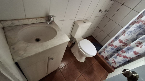 Casa En Venta De 1 Dorm. En El Bosque