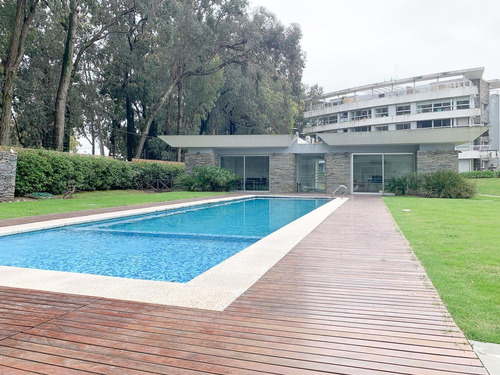 Venta De Apartamento 3 Dormitorios Con Terraza Y Jardín En Carrasco Norte