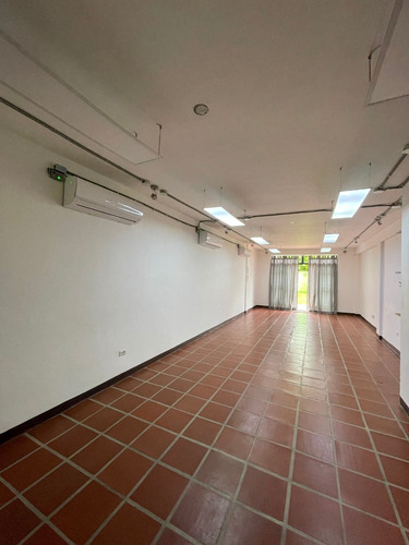 Imagen 8 de 14 de En Alquiler Oficina De 9.74m2 En Santa Ana