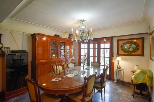 Casa En Venta - 4 Dormitorios 2 Baños 1 Cochera - 200mts2 - La Plata