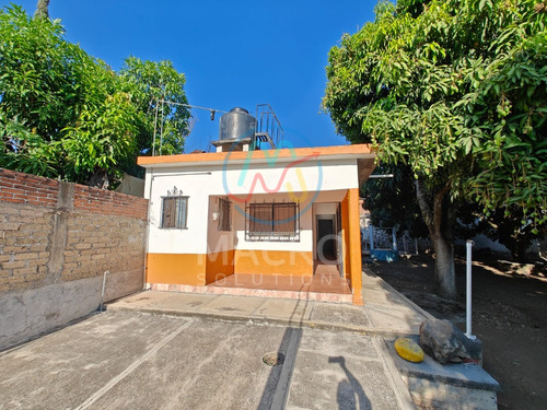 En Venta Casa De 1 Nivel En Col. Juan Morales Para Remodelar Con Amplio Jardin